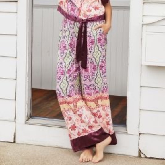 Clara Velvet-Trimmed Top and Pant Set, Size Medium - Picture 3 of 12